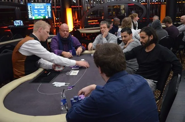 Erik Sturkenboom tegen het soepie | 2016/02 - Scheveningen Poker Series - €600 NLHE Main Event - 